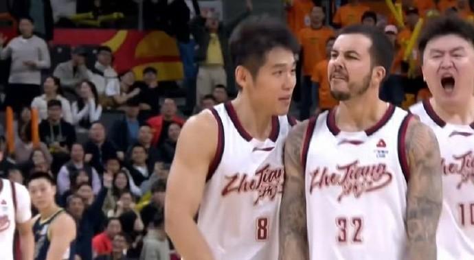 屡当背景板，广东近四年连被林孝天、哈维和约克超远三分绝杀