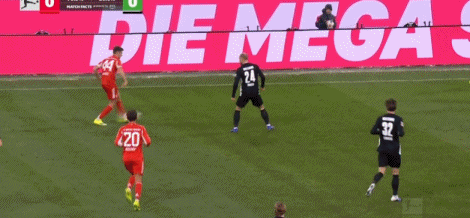 第5分钟，迪亚斯传中，菲舍尔乌龙，拜仁1-0沃尔夫斯堡