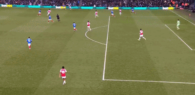 半场：阿森纳2-1朴茨茅斯，马丁内斯头球破门，内尔高造乌龙