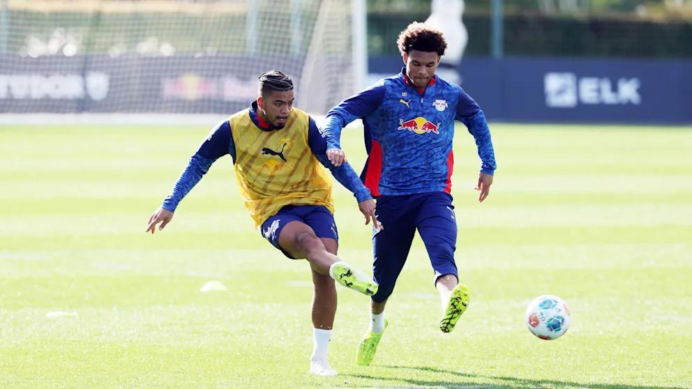 亨里希斯：已经准备好复出；纳帅前不久给我发了消息